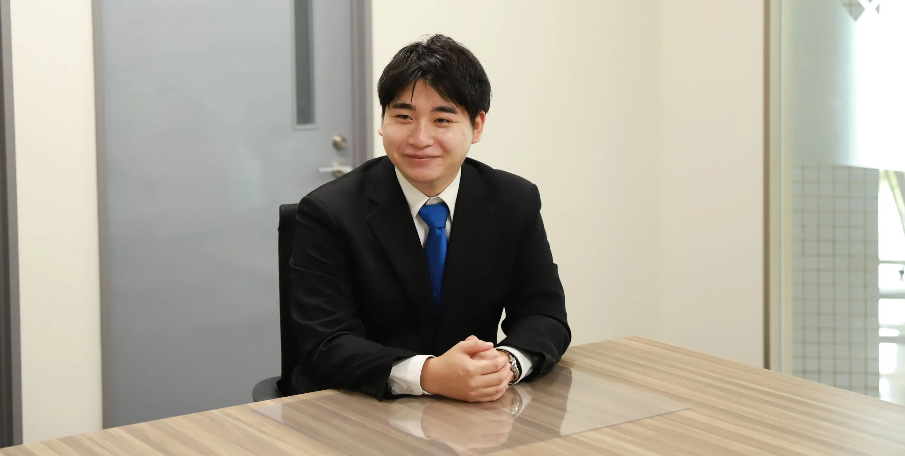 スタッフ 服部 慎一郎